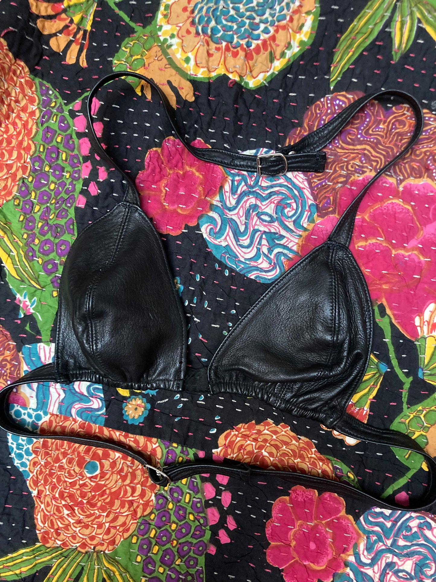 Brassière cuir 1970