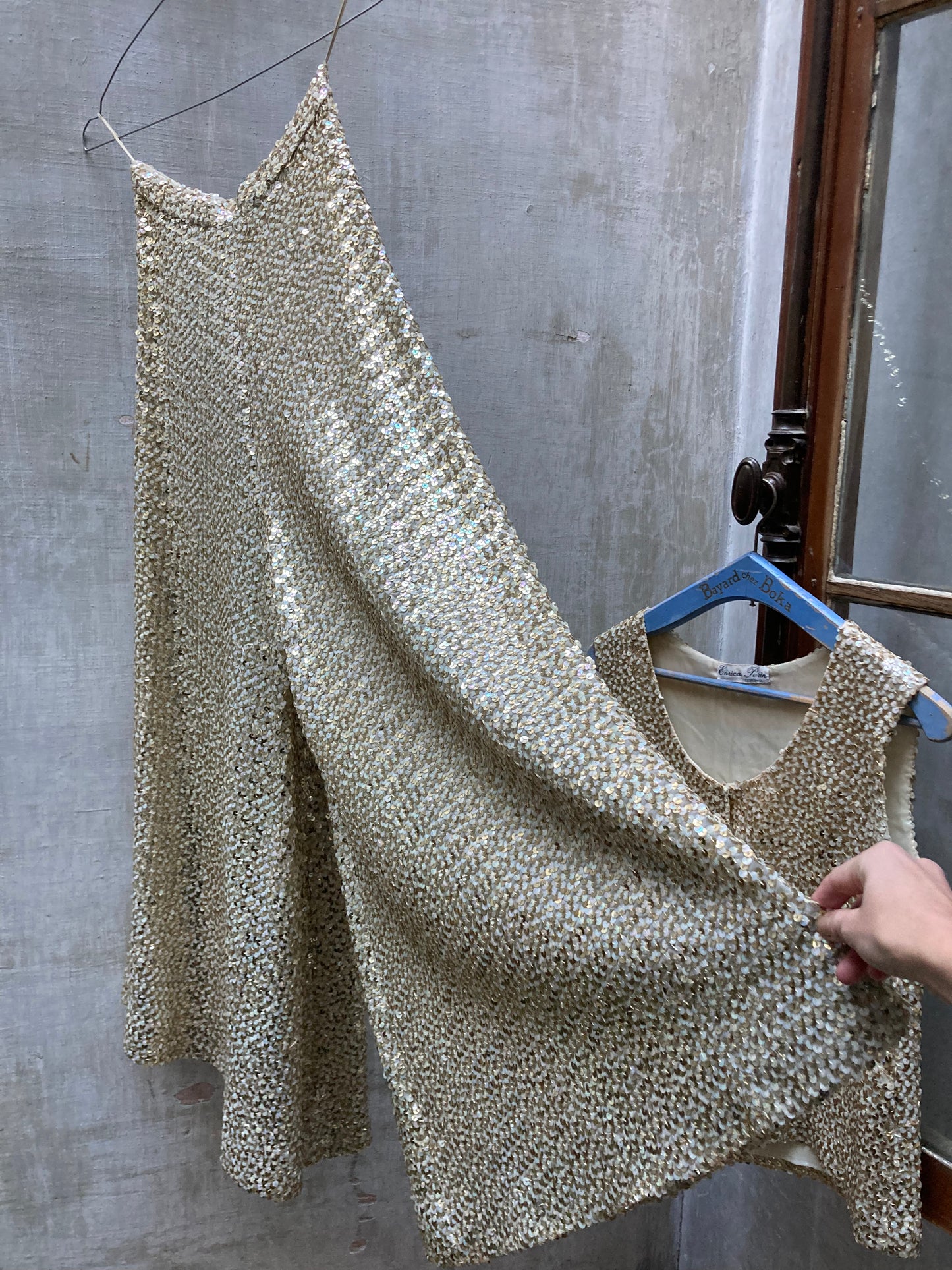 Ensemble sequins dorés 1960
