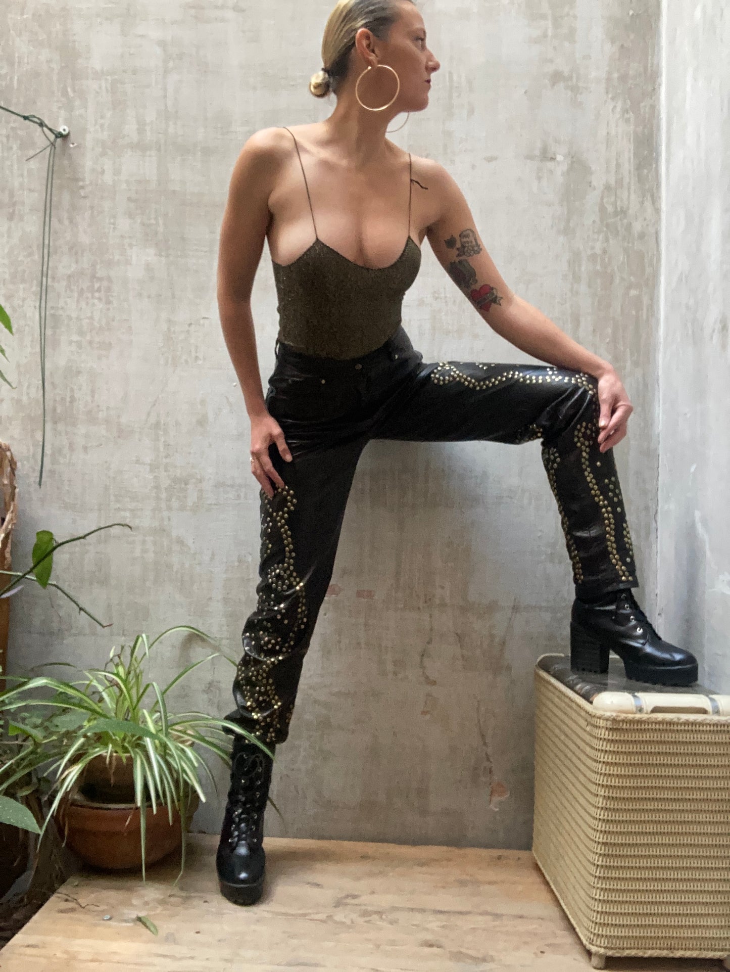 Pantalon de cuir clouté 1980