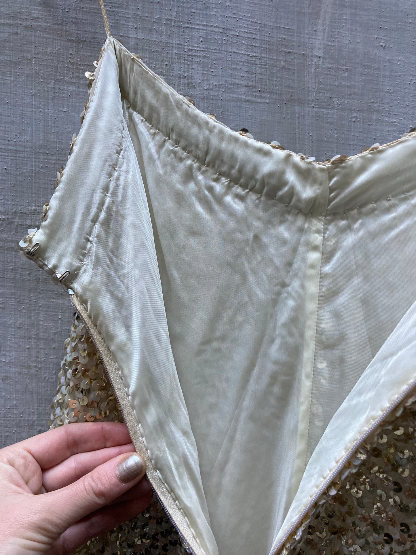Ensemble sequins dorés 1960