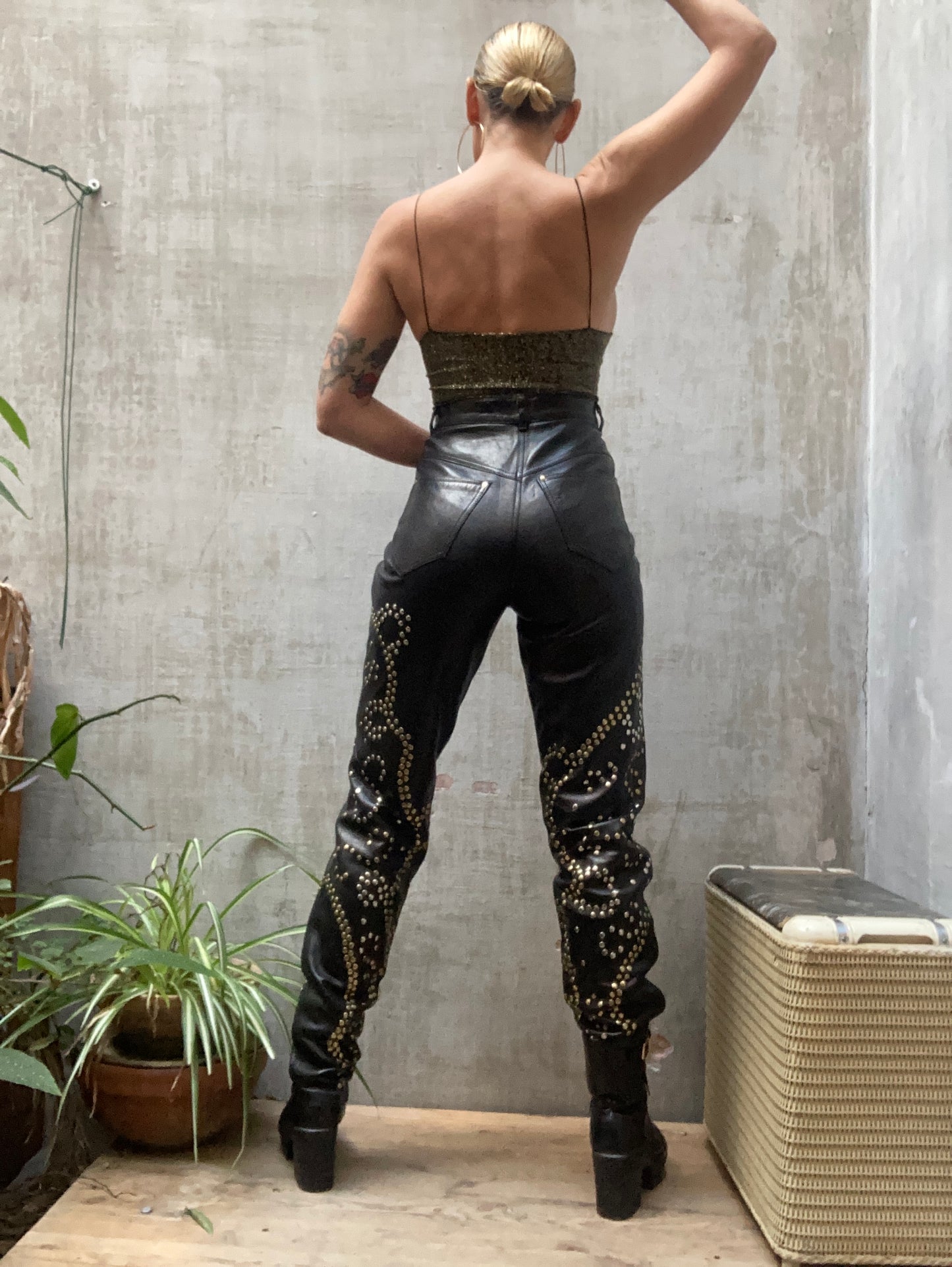 Pantalon de cuir clouté 1980