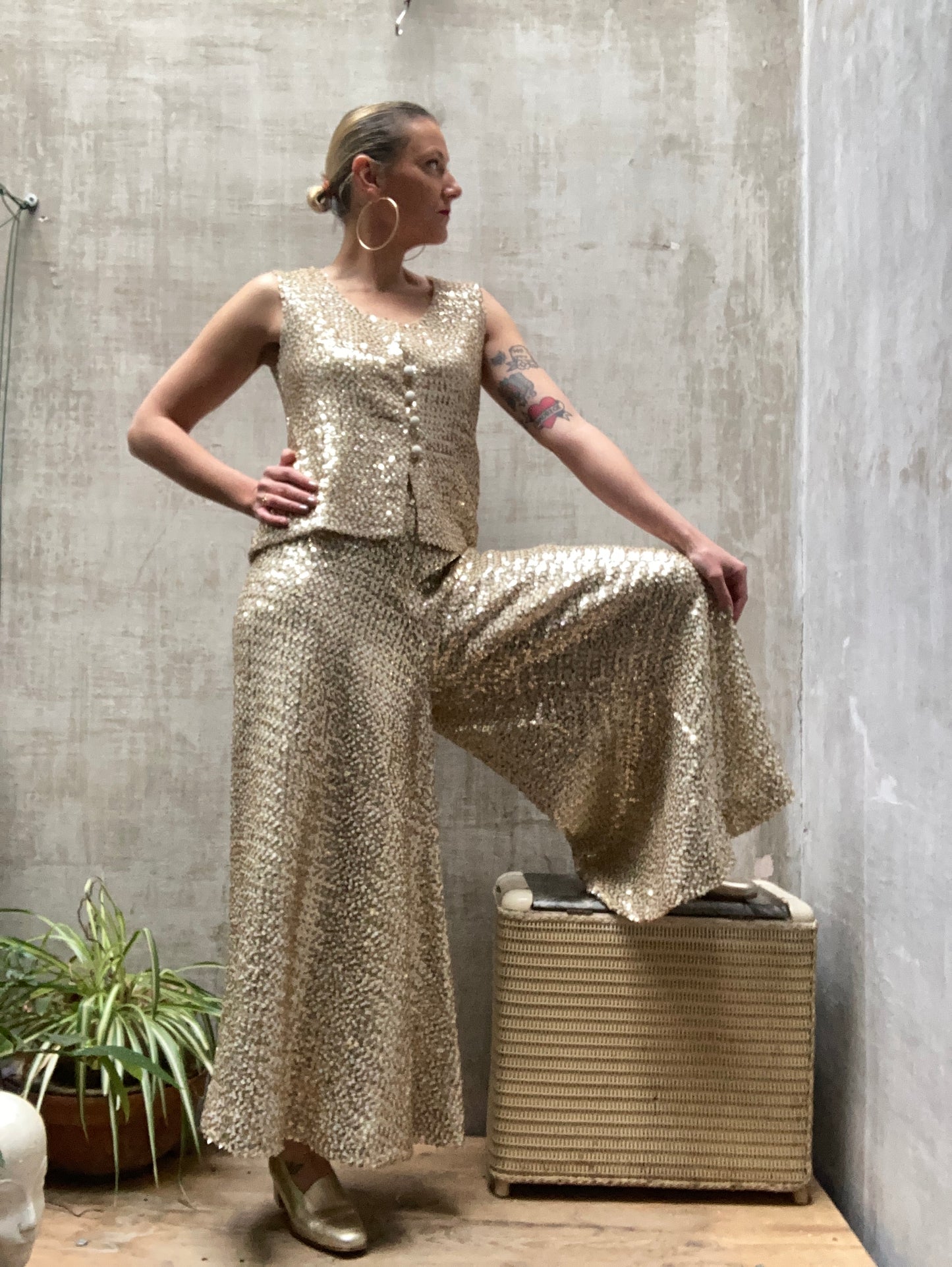 Ensemble sequins dorés 1960