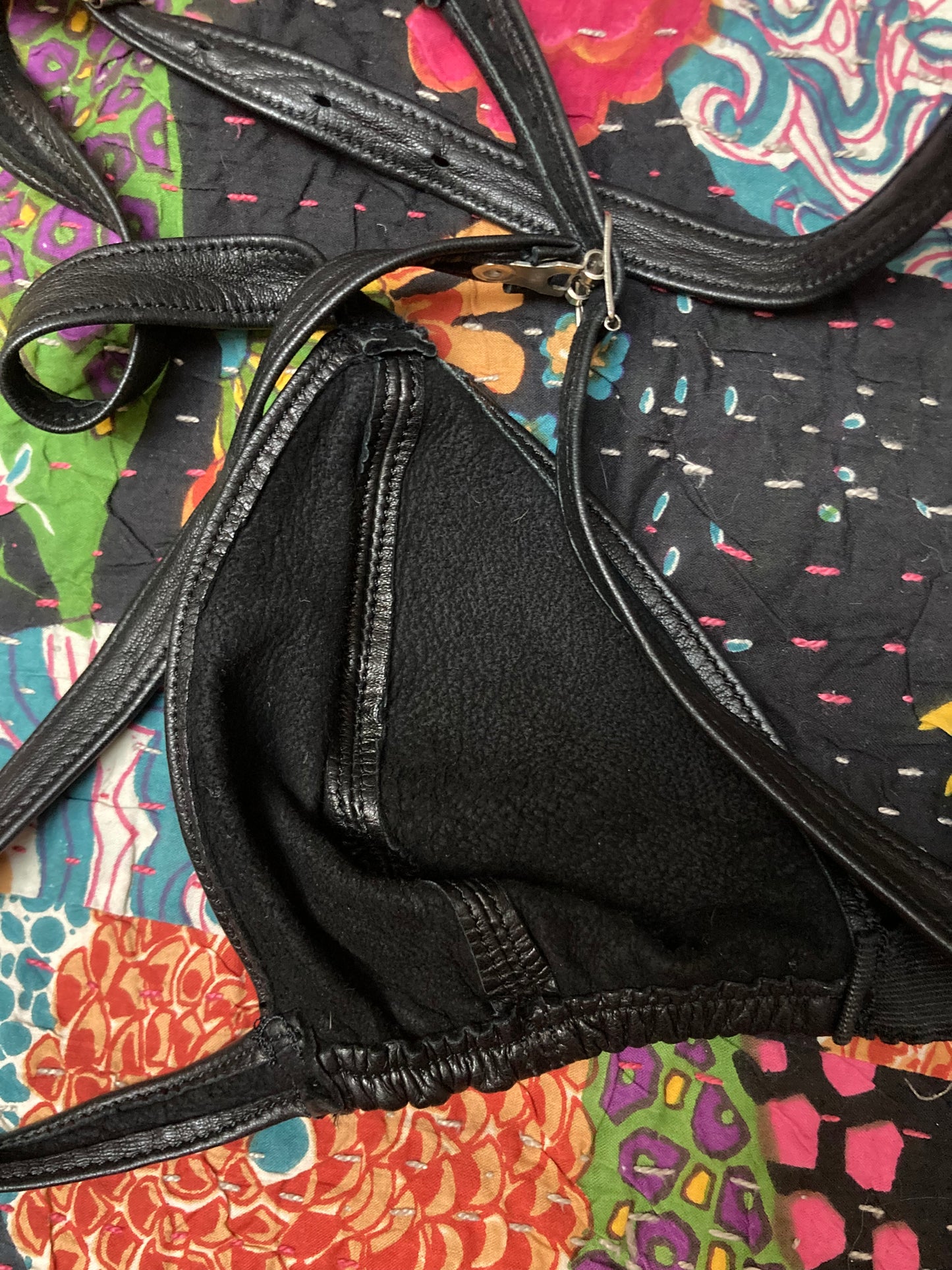 Brassière cuir 1970
