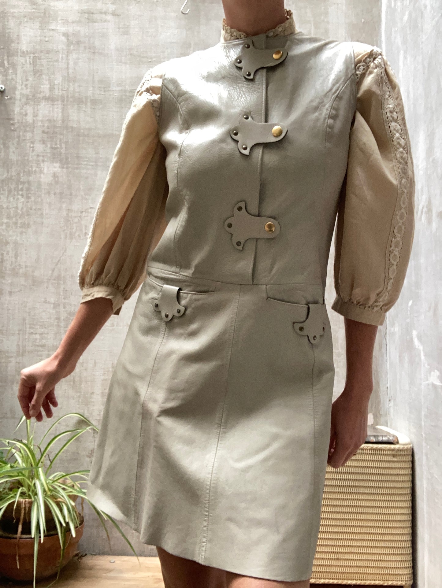 Robe en cuir 1960