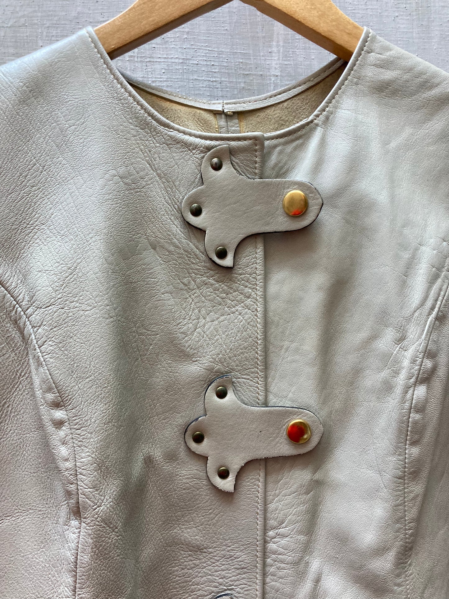 Robe en cuir 1960