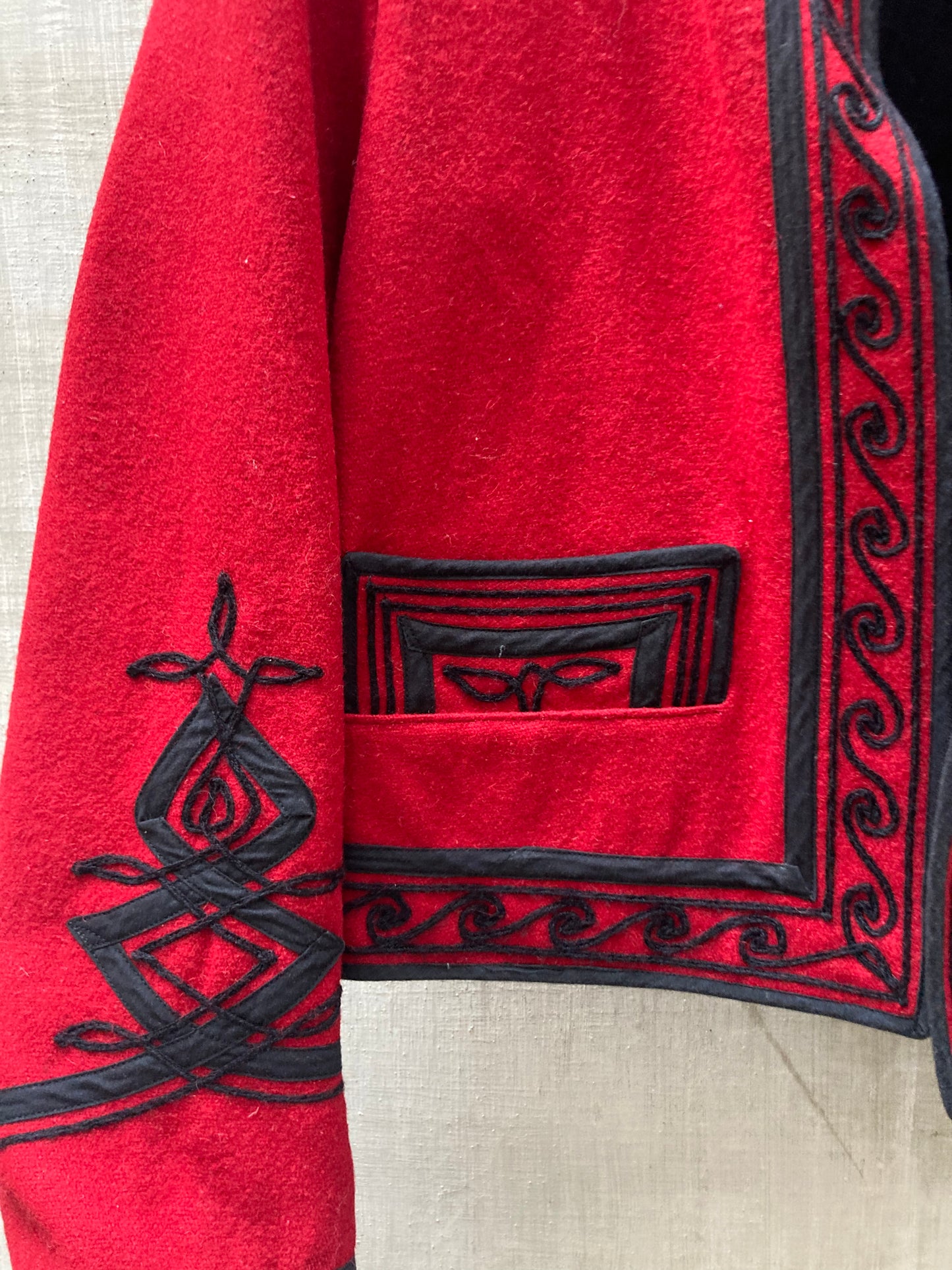 Veste en laine brodée Guatemala
