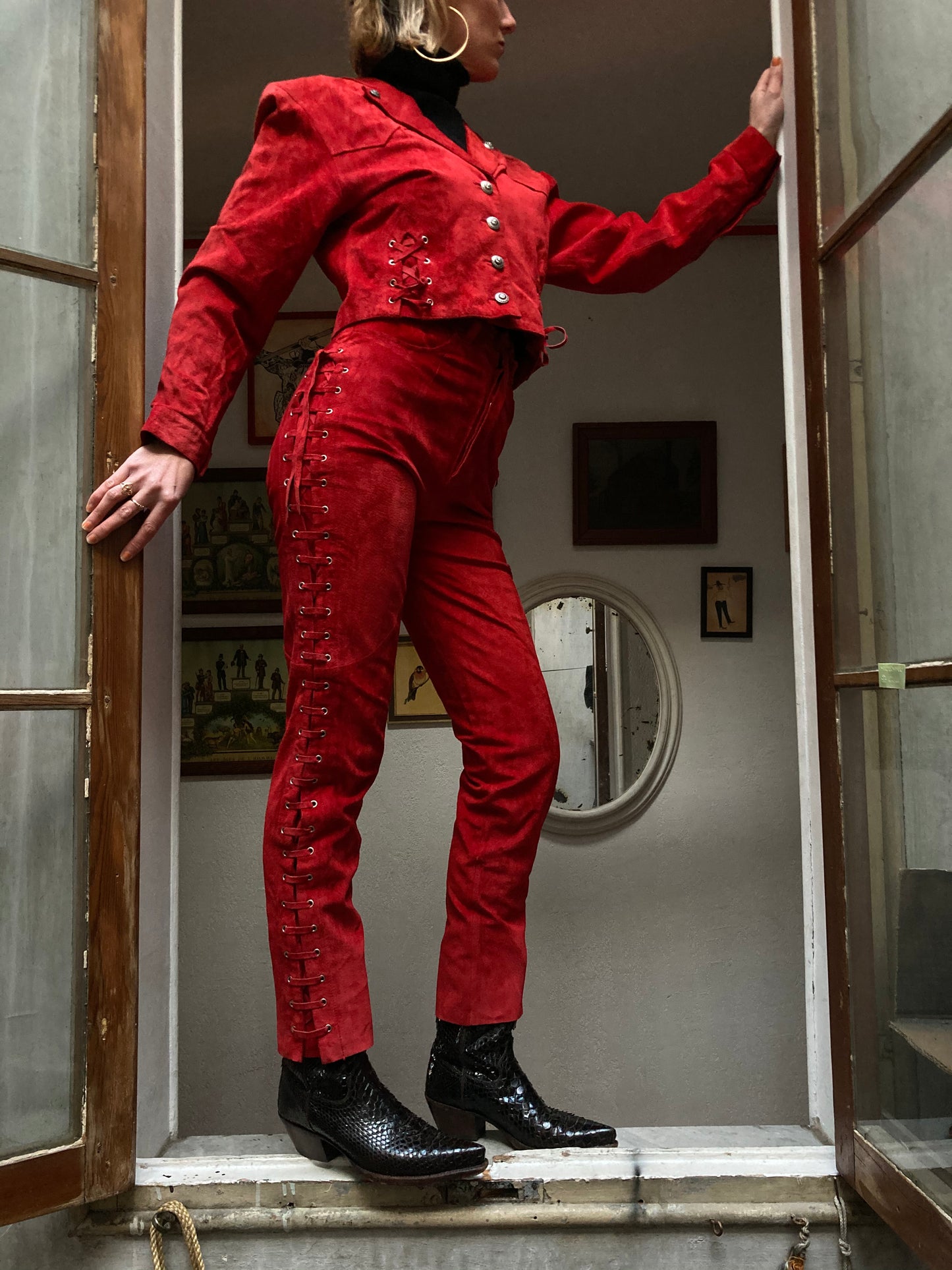 Ensemble western 1980s en daim rouge