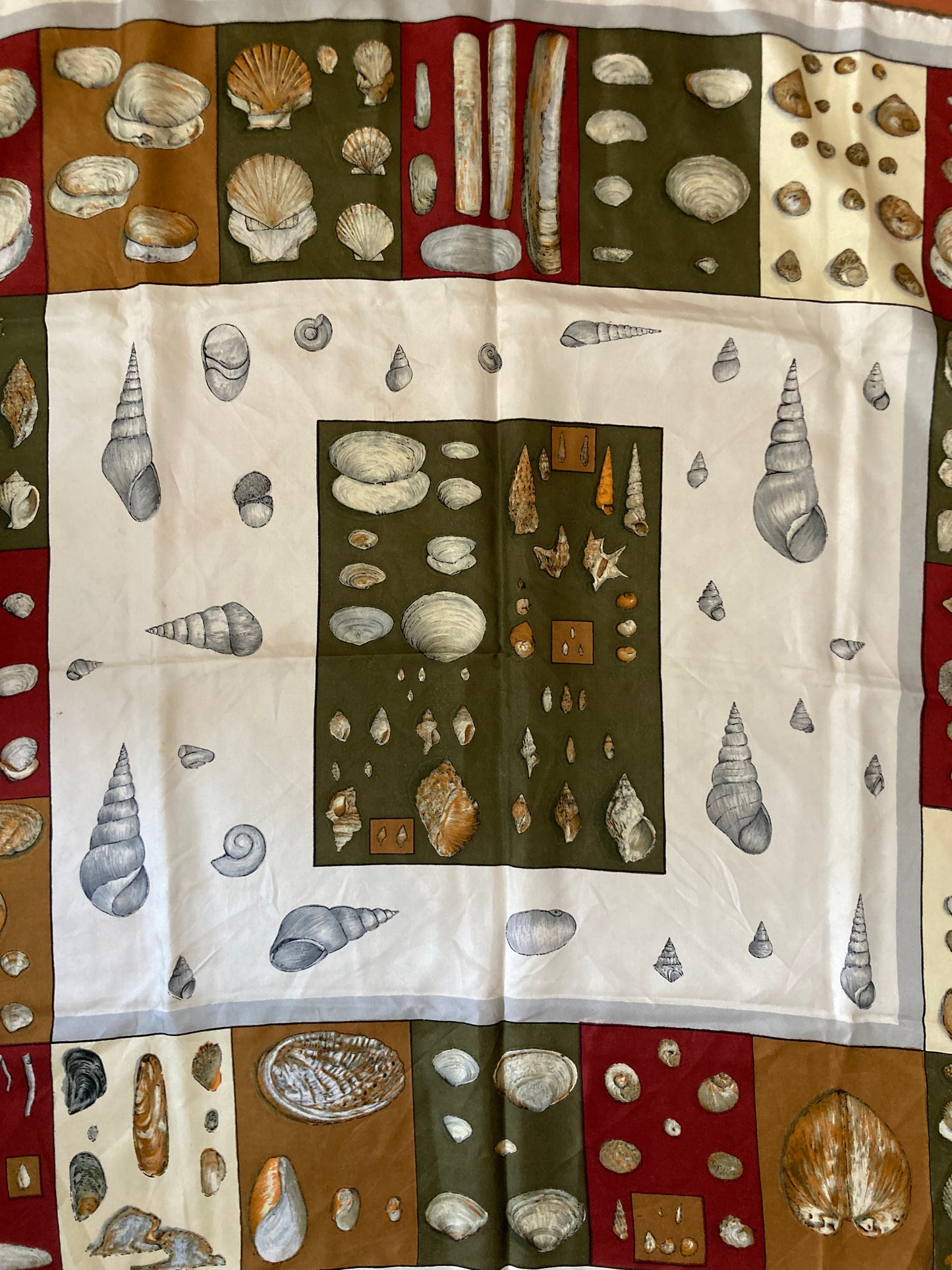 Foulard en soie Cabinet de curiosité