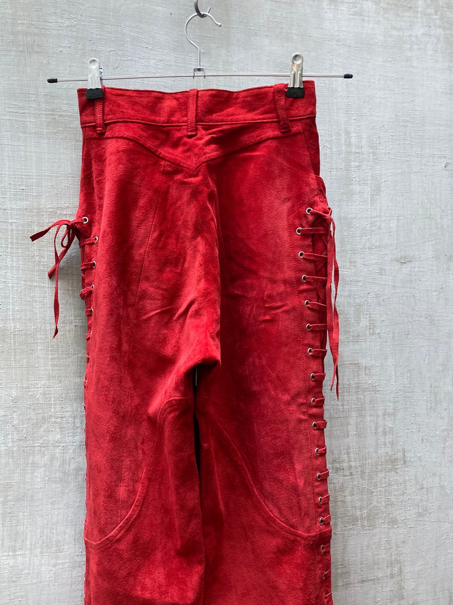 Ensemble western 1980s en daim rouge