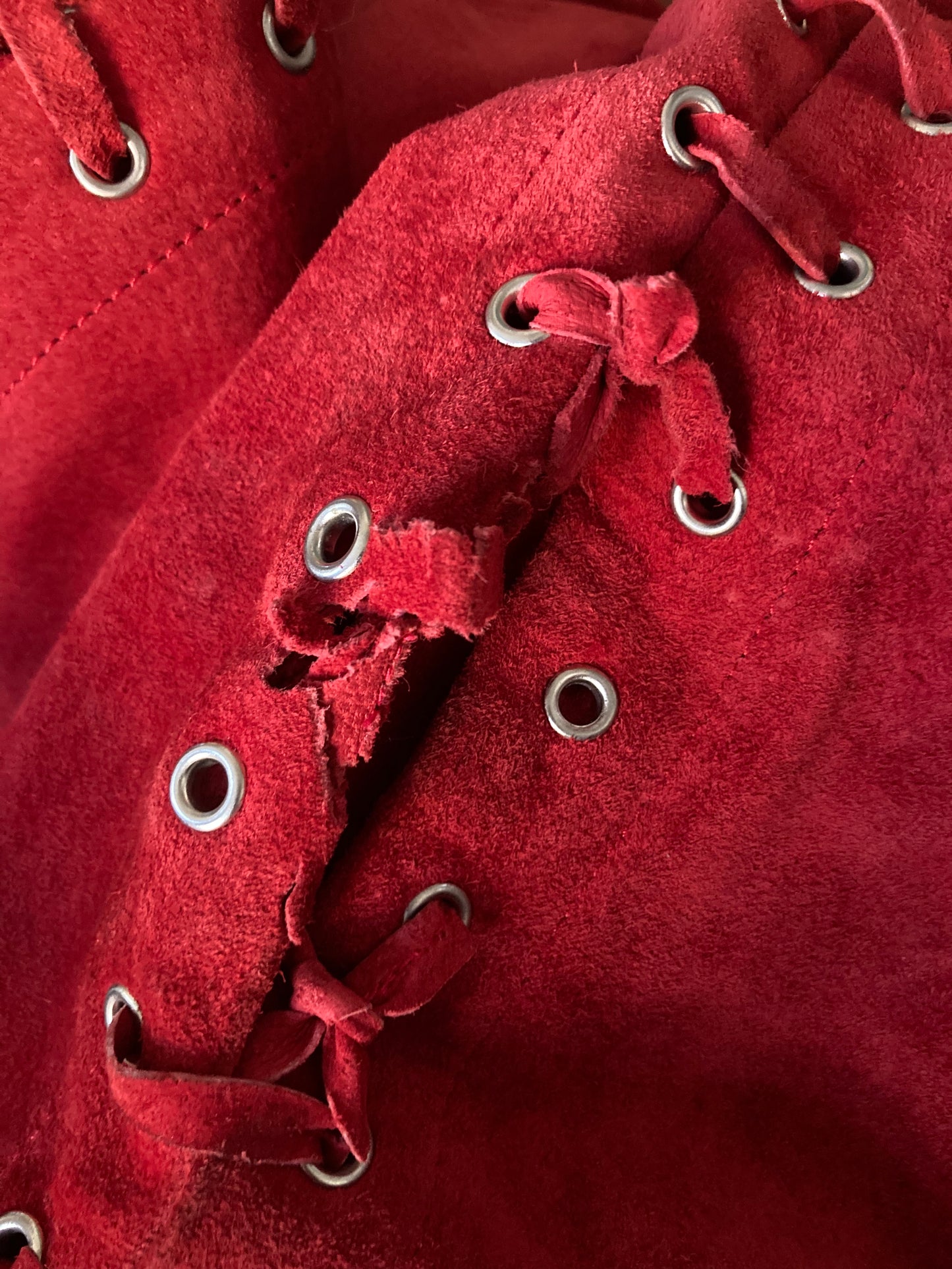 Ensemble western 1980s en daim rouge