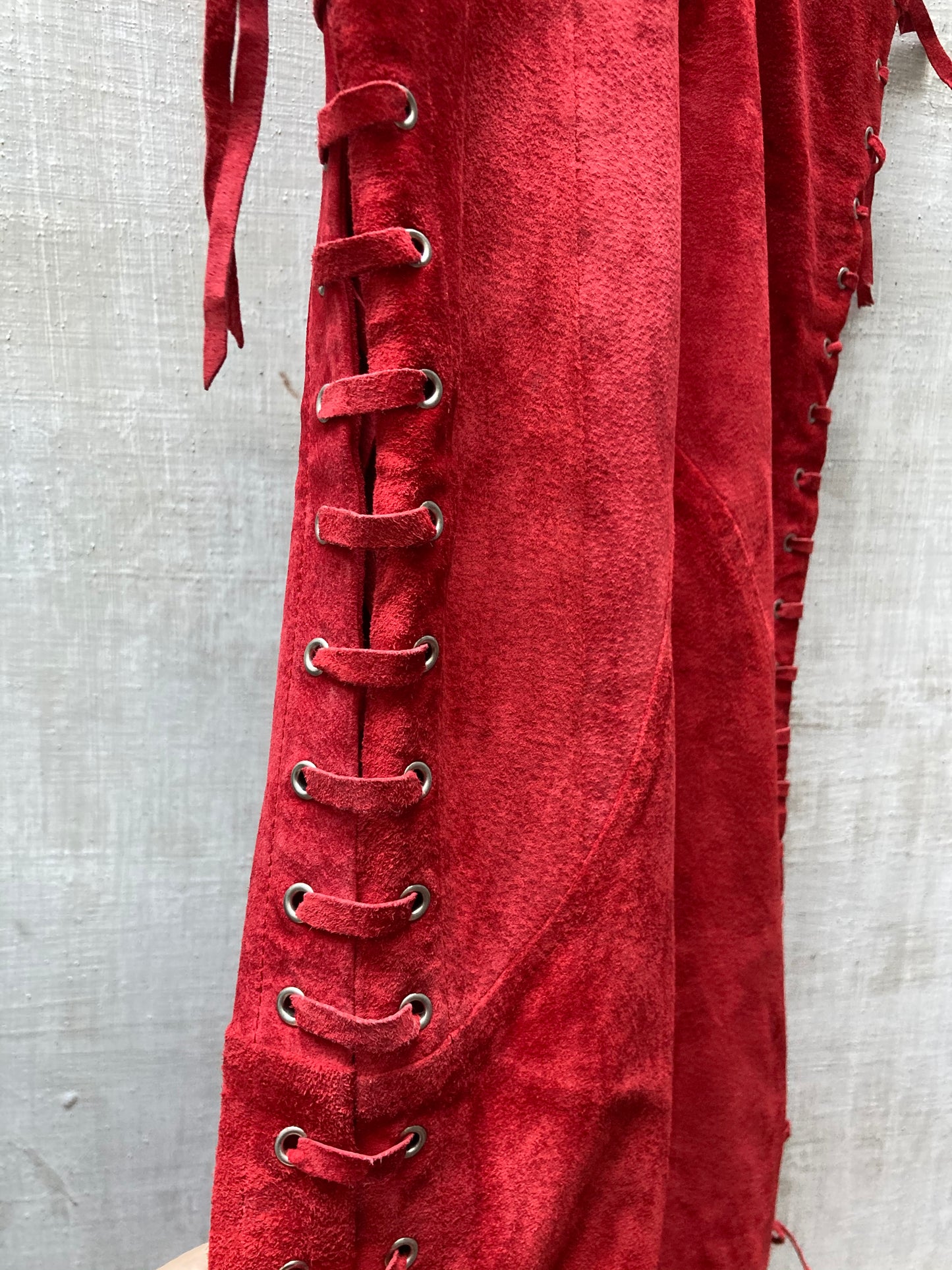 Ensemble western 1980s en daim rouge
