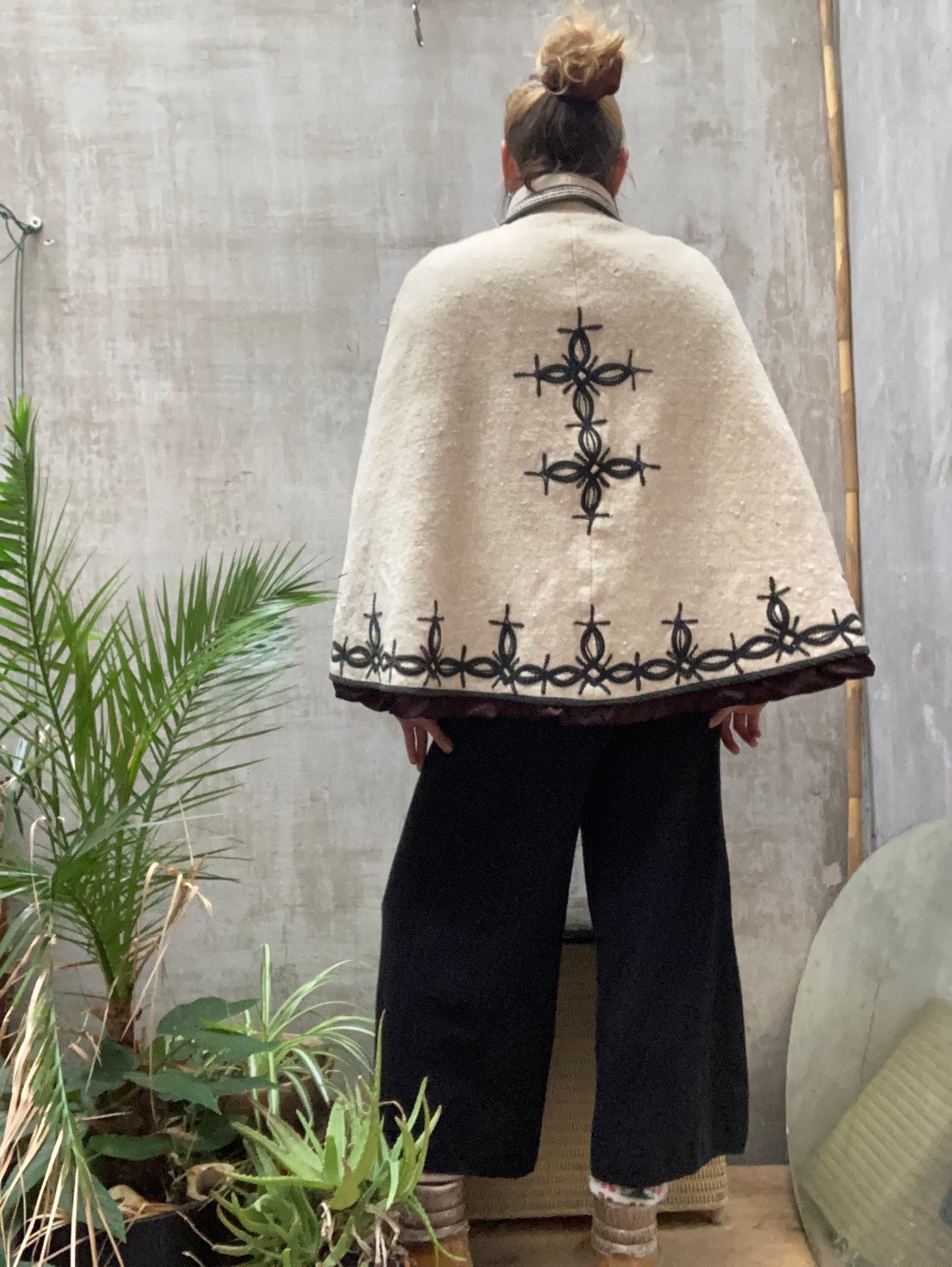 Cape brodée Guatemala en laine