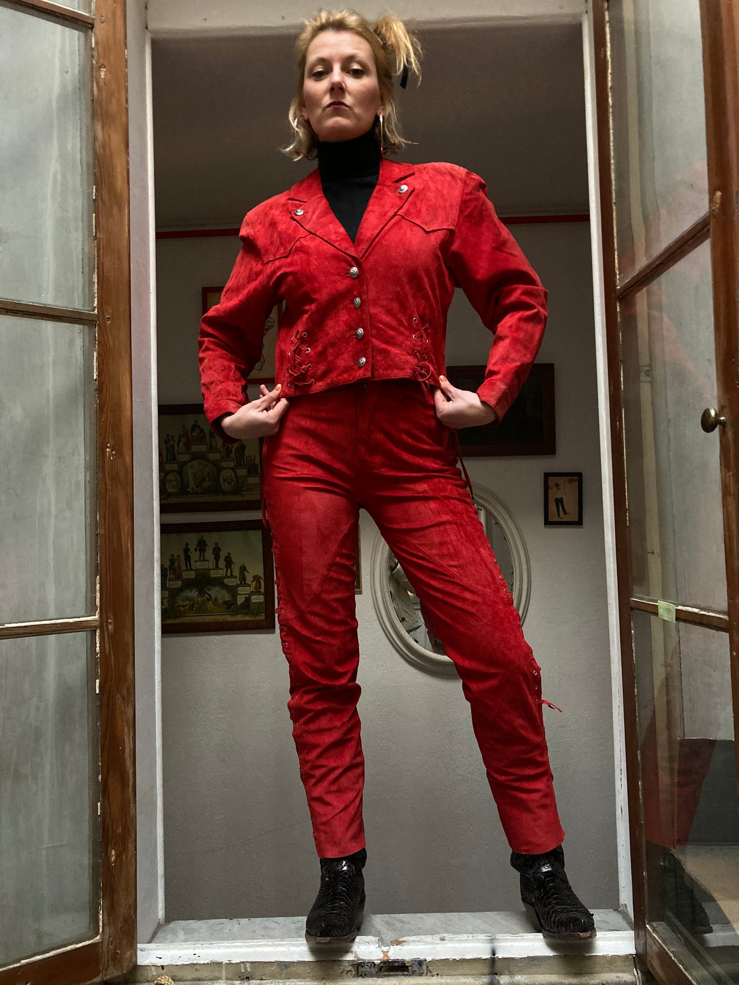 Ensemble western 1980s en daim rouge