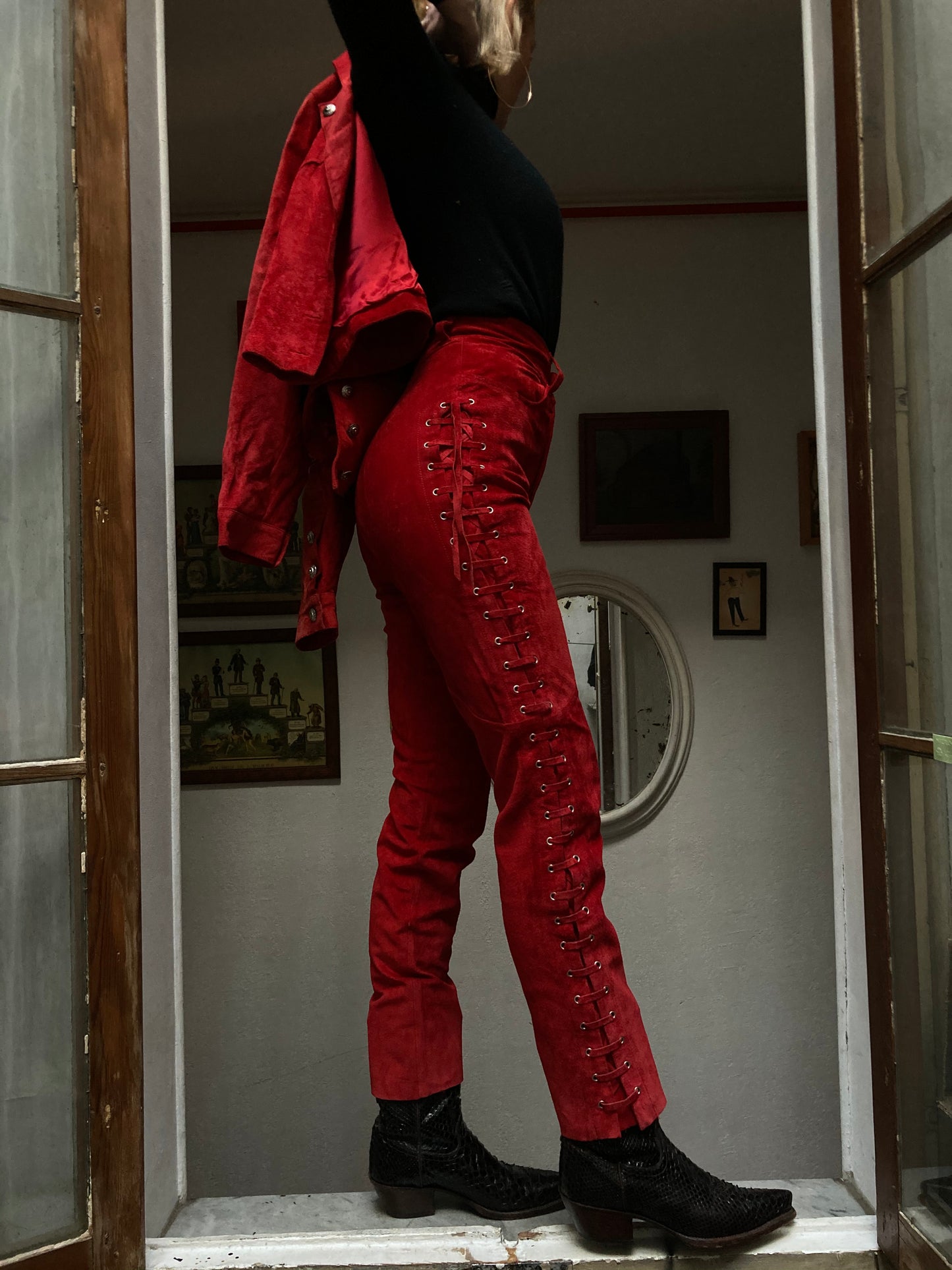 Ensemble western 1980s en daim rouge