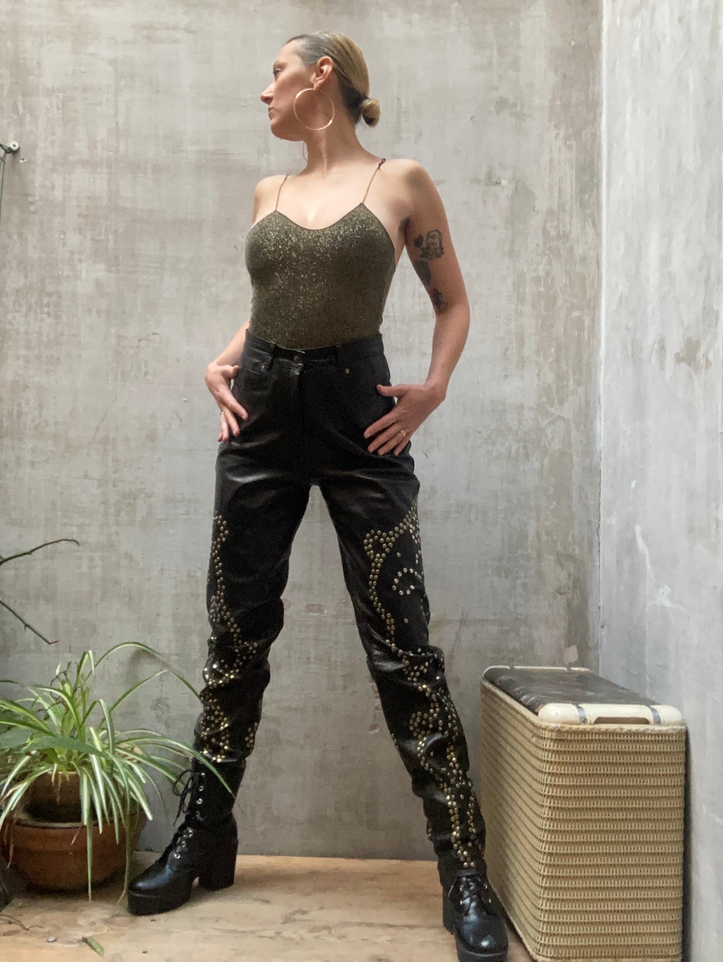 Pantalon de cuir clouté 1980