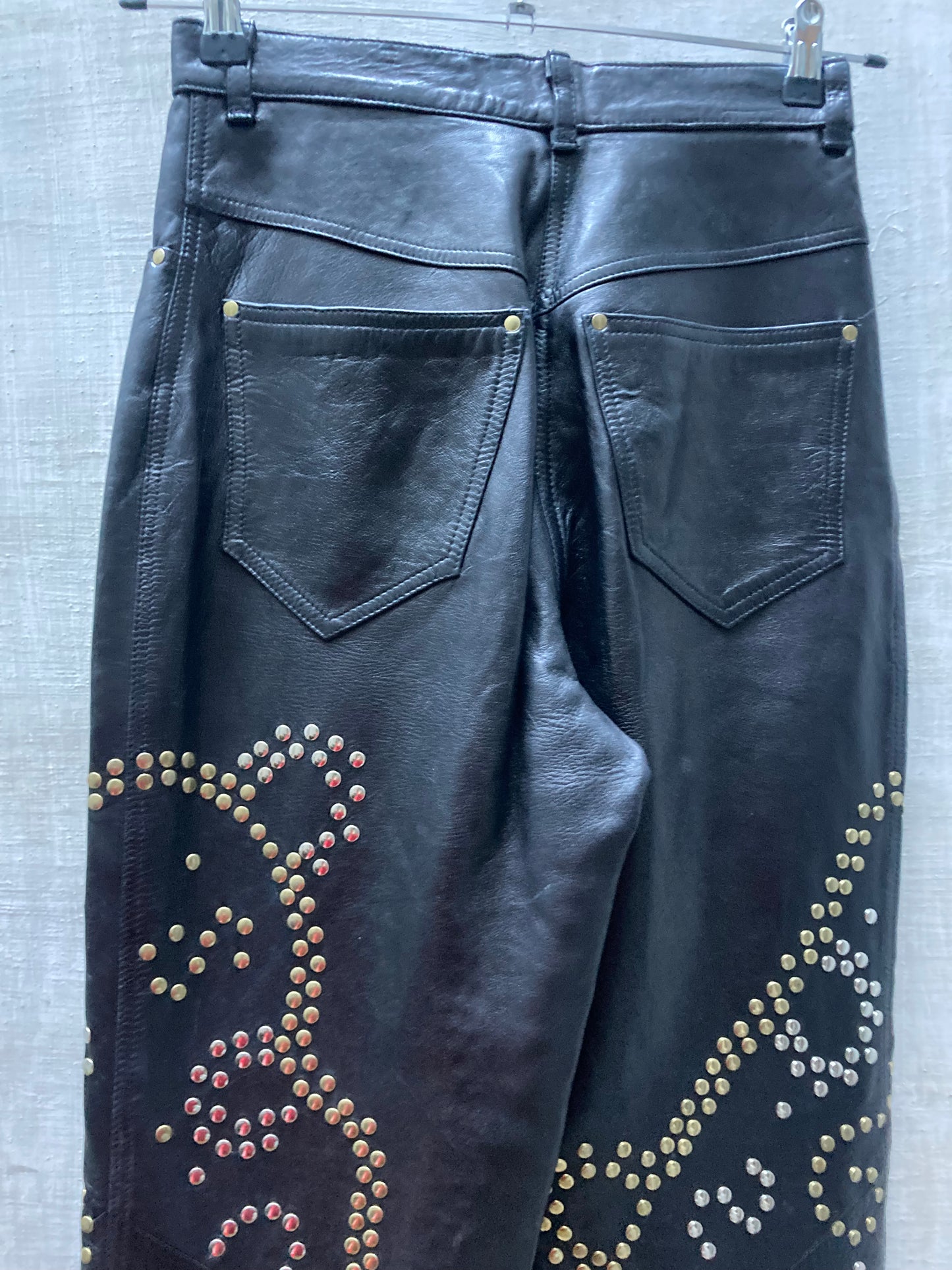 Pantalon de cuir clouté 1980