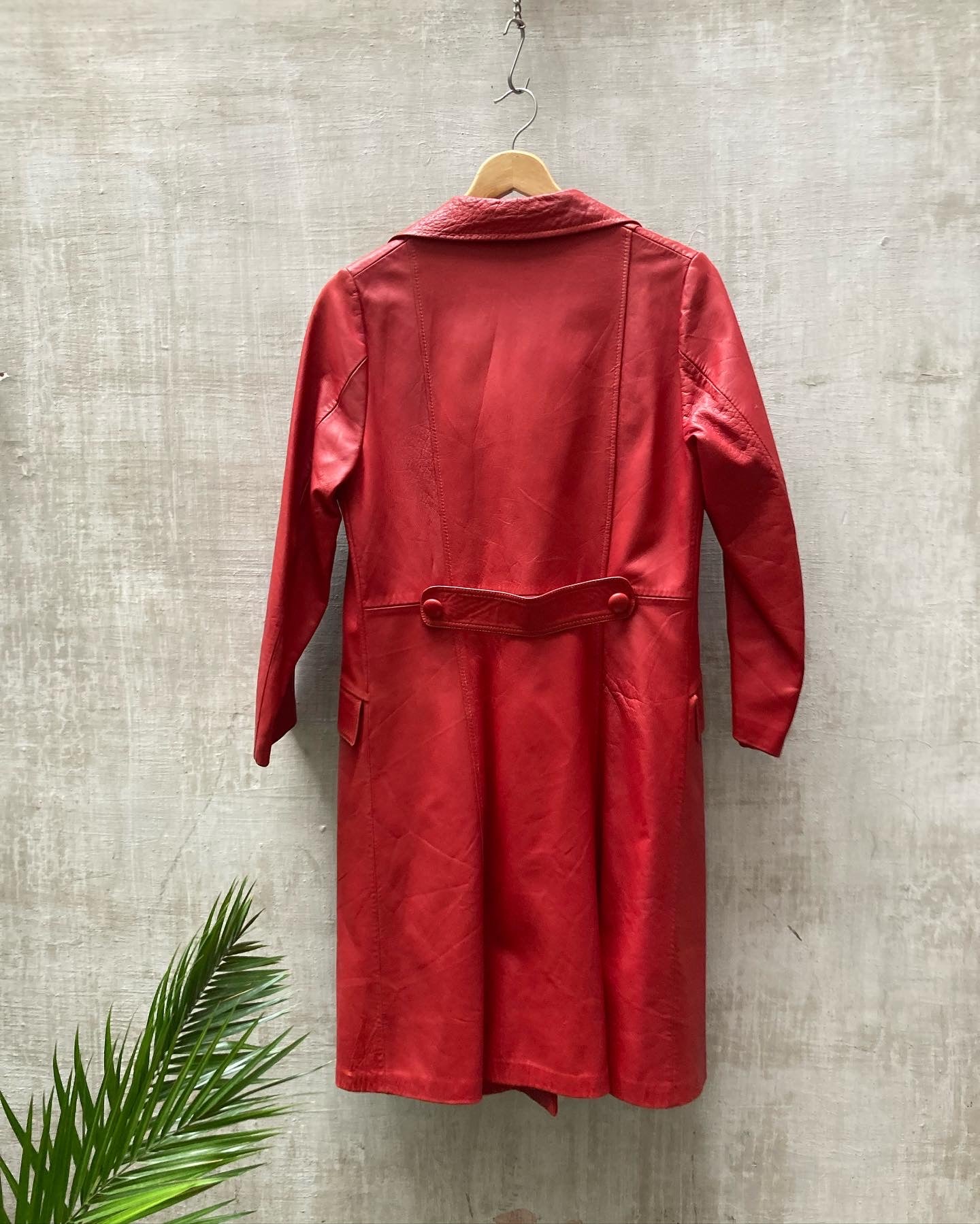 Trench cuir rouge 1960-70