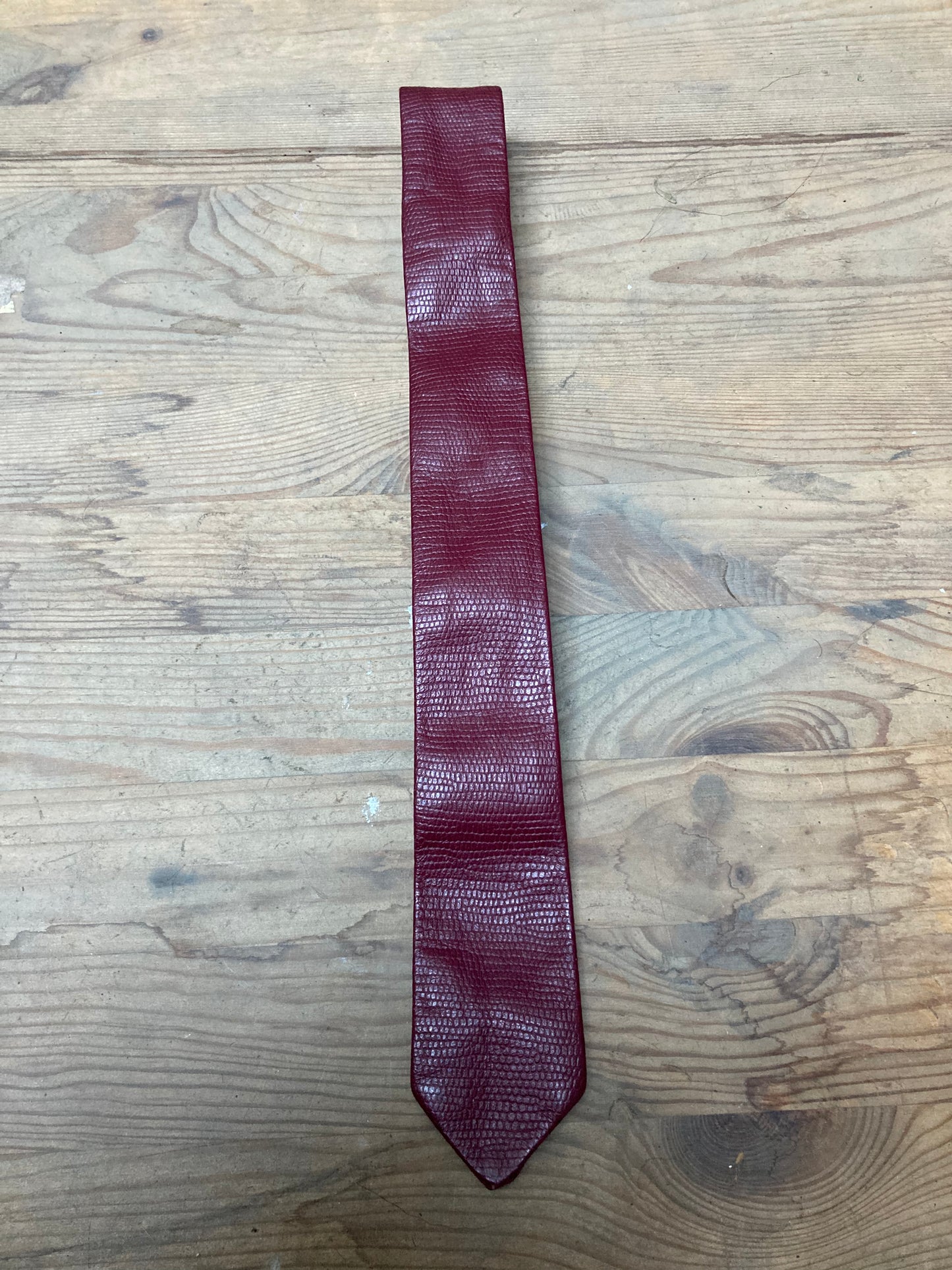 Cravate cuir 1970
