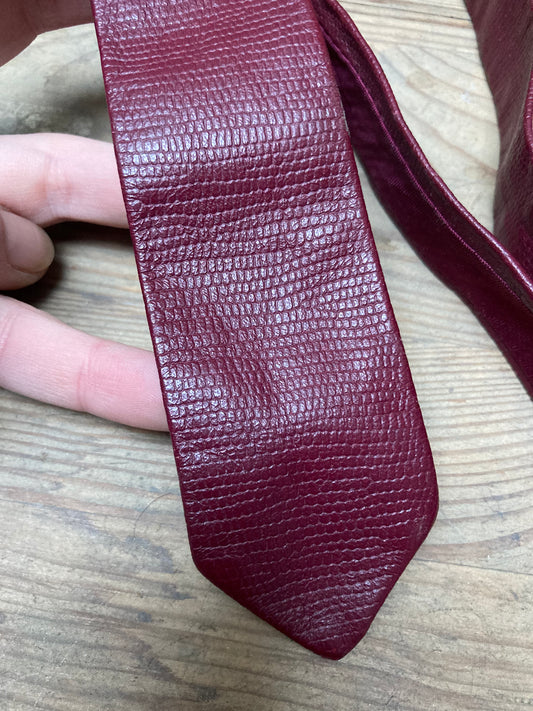 Cravate cuir 1970