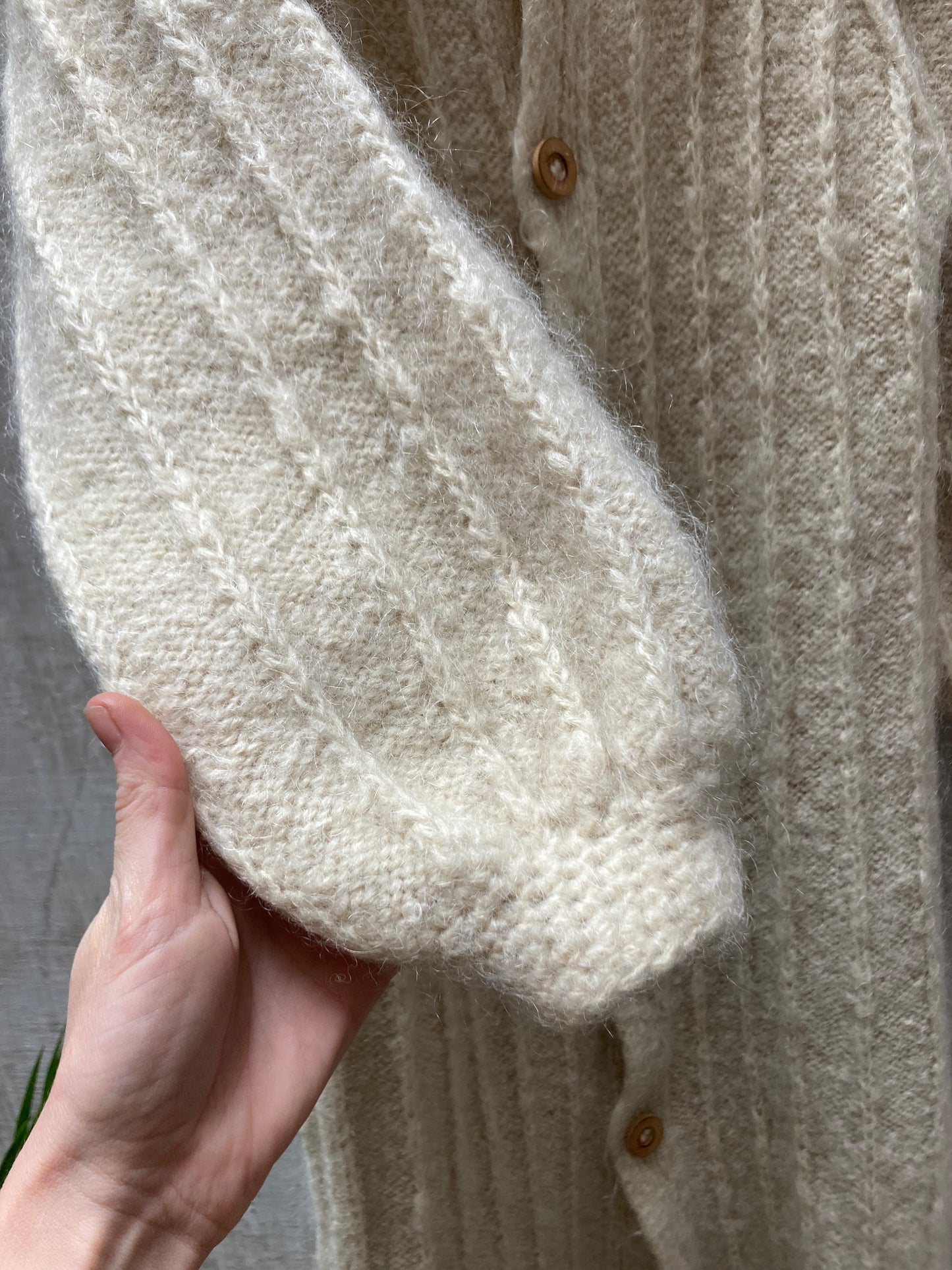 Cardigan torsadé en laine tricoté main